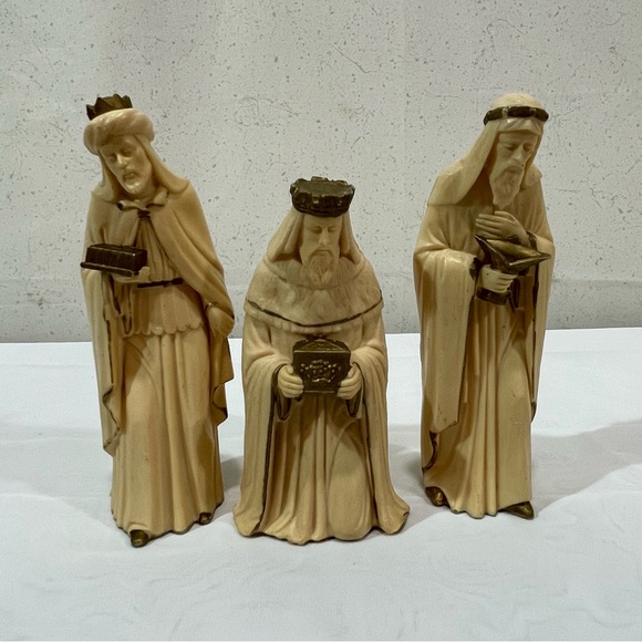 Vintage Art Plastics Nativity set Cream and Gold Holy Family Jesus Kings 9pcs - Picture 6 of 14